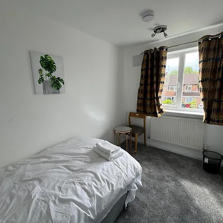 3-Bedroom Cozy Reading House Esterno foto