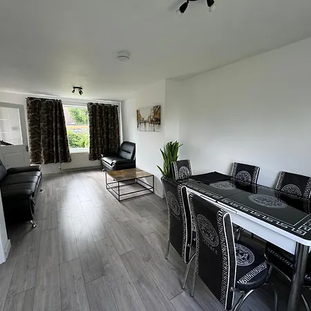 3-Bedroom Cozy Reading House Esterno foto