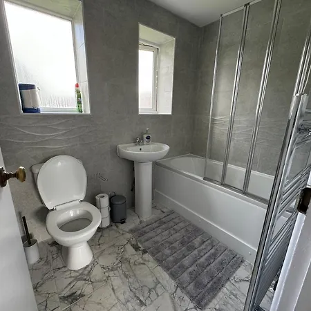 3-Bedroom Cozy Reading House Esterno foto