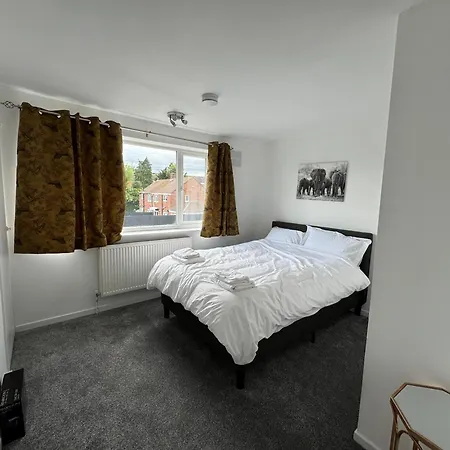 3-Bedroom Cozy Reading House Esterno foto